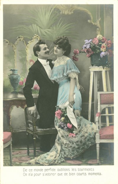 Pareja abrazándose de French Photographer